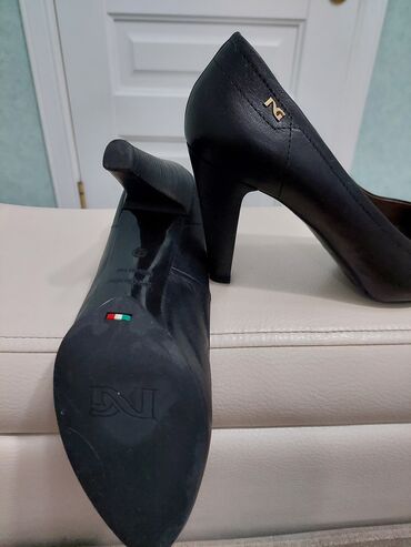 подошвы: Туфли NeroGiardini, 38, цвет - Черный