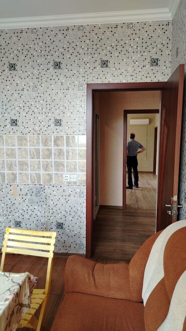 Otaqların satışı: 3 otaqlı mənzil – işıqlı və səliqəli planlama - Geniş zal: klassik — 3