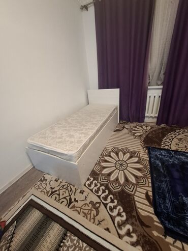 Односпальные кровати: Односпальная кровать, Б/у, С матрасом, Дерево, длина - 195 см