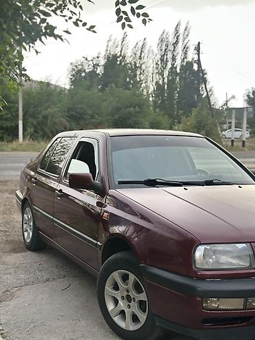 Унаа: Volkswagen Vento: 1993 г., 1.8 л, Кол менен иштөөчү, Бензин, Седан — 2