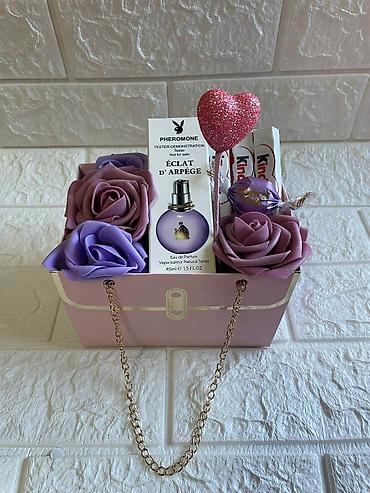 Kompleti namirnica: Poklon setovi u dekorativnim kutijama Elegantno aranžirani poklon — 6