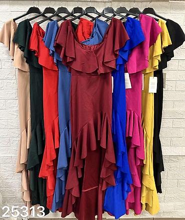 goth: Elegantna večernja haljina sa volanima –2150 din
S M L — 9
