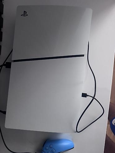play stesen: Ps5 slim 1Tb 2 pultu var(1mavi,1ağ) Az işlənilib ideal vəziyyətə — 1