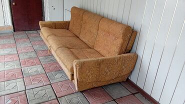 продам диван: Диван-кровать, цвет - Оранжевый, Б/у