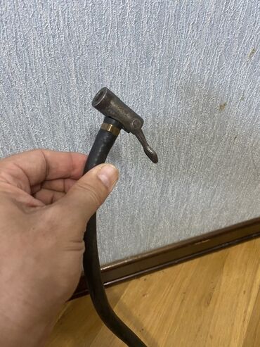 Avtomobil kompressorları və nasosları: Bu SSSR den qalma ayaq nasosudir. cox yaxwi veziyetdedi. təkərləri — 6