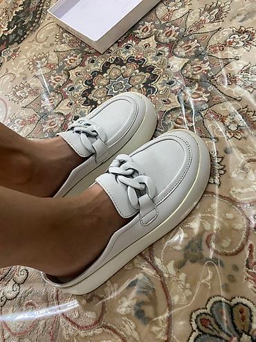 Другая женская одежда: Вся обувь 38 размера в очень хорошем состоянии Джинсы 26;27 размер — 9