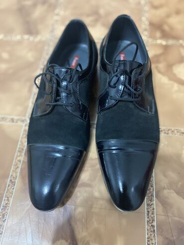 мужская осенняя обувь: Продаю свадебные туфли(производство Турция 🇹🇷)39 размера. Носил один