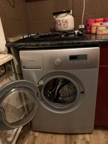 Uzunmüddətli kirayə mənzillər: Yalnız tələbə qızlara verilir. Evde her bir şərait var.istilik sistemi — 15