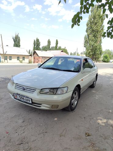 срочно срочно продам машину: Toyota Camry: 1999 г., 2.5 л, Автомат, Бензин, Седан
