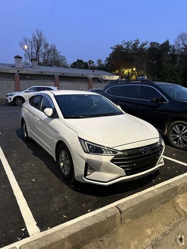 где купить машину дешевле: Hyundai Avante: 2018 г., 1.6 л, Вариатор, Бензин, Седан