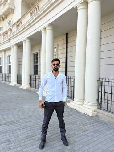 Inzibati heyət: Adım Adil 25 yaşım var Boy 1.79 Geyim Mağazasına sərbəst grafikdə