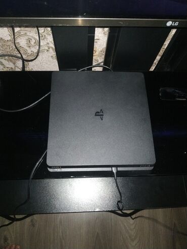 PS4 (Sony PlayStation 4): SONY PS 4 SLIM прошитый 10 игр .В отличном состоянии работает