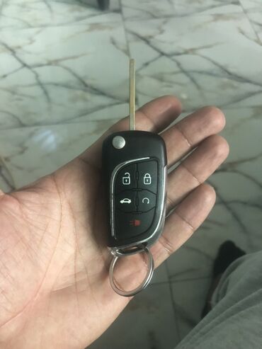 Тарелки: Bu, Chevrolet avtomobilləri üçün nəzərdə tutulmuş qara rəngli açar