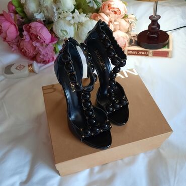 женские обуви: Босаножки от известного бренда Magza в отличном состоянии выход пару