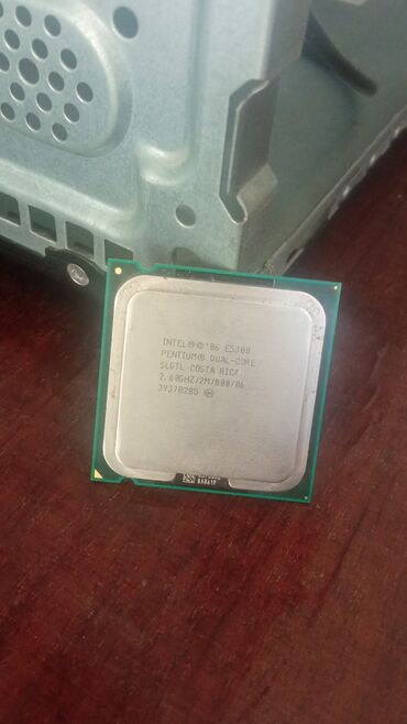 iwlenmiw noutbuklar satisi: Prosessor Intel Pentium E5300, 2-3 GHz, 2 nüvə, İşlənmiş