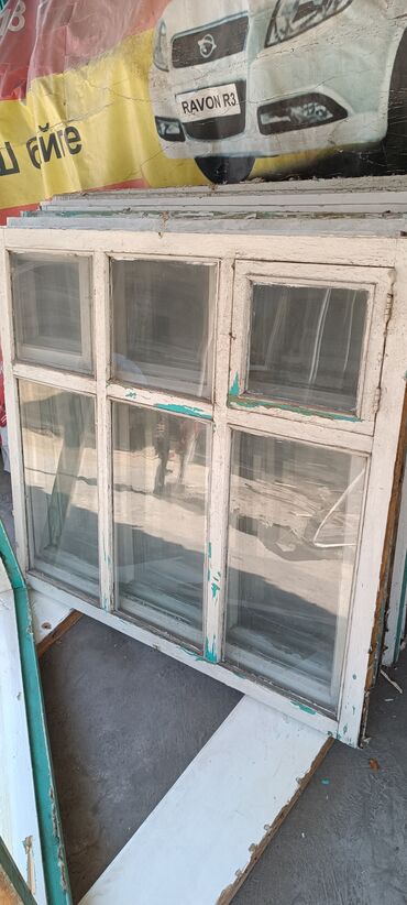 окна деревянные: Продаю окна деревянные б/у - 8 шт больших 1200*1100 по 1500 сом и 8