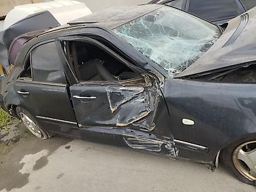 Bamperlər, buferlər: Mercedes-Benz E210 — 2