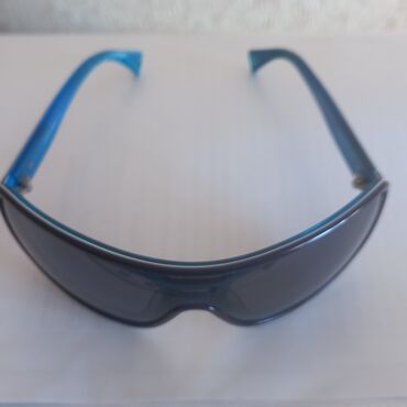 Eynəklər: Emporio Giorgio Armani şirkətinin qalxan formalı eynəyi. - 2011-ci -da lalafo.az — 20 Eynəklər: Emporio Giorgio Armani şirkətinin qalxan formalı eynəyi. - 2011-ci — 20