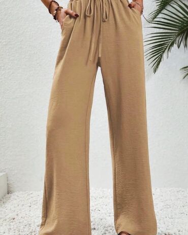 bluza bershka s: Pantalone
Univerzalna velicina
Dostupne sve boje