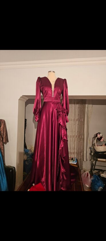 вечерние платья баку: Şərab rəngində atlas uzun ziyafət libası - Parça: parıldayan