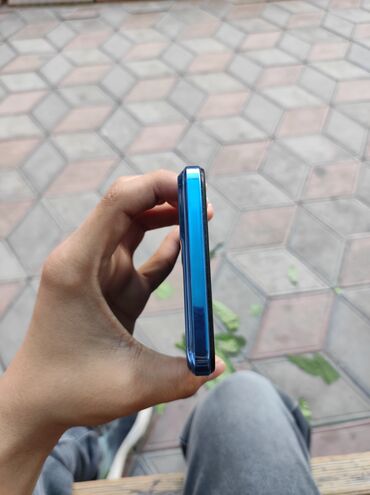 необычные телефоны: Tecno Pova Neo 2, Б/у, 64 ГБ, цвет - Синий, 2 SIM