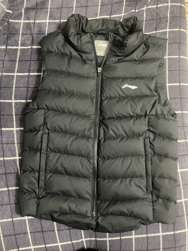 плюшевая куртка nike мужская: Куртка S (EU 36), цвет - Черный