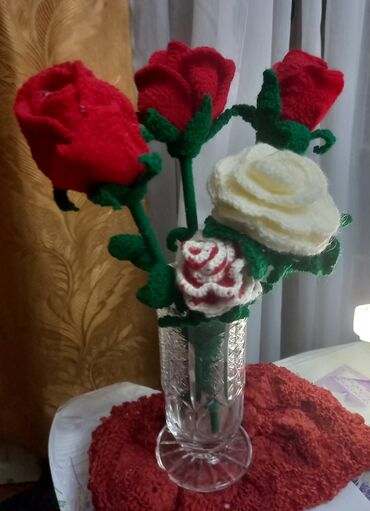Букетные цветы: Əldə toxunmuş dekorativ güllər buketi - Material: yumşaq akril iplik