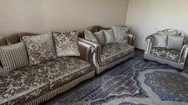 турецкую мебель: Продаю мягкую мебель,г. Токмак район вокзала,почти новая