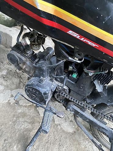 maşın disk: Satılır moped tipli motosiklet. Şəkillərdə göründüyü kimi qara rəngli — 2