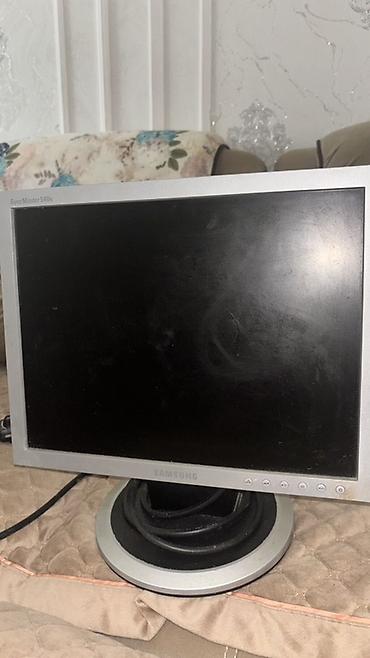 samsung 980: Samsung SyncMaster 540N LCD monitor - Ekran ölçüsü: 17" - Format: 5:4 — 3