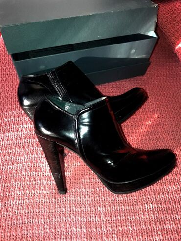 обувь женские бу: Ботинки и ботильоны 38, цвет - Черный