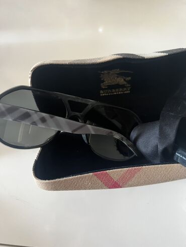 ray ban eyneklerinin qiymeti: BURBERRY. Original !!!!! Kishi uchun. Öz qabinda