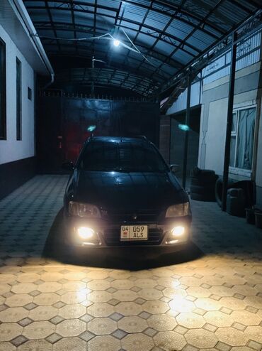 грузовой автомобиль: Mitsubishi Chariot/Space Wagon (минивэн, правый руль) —
