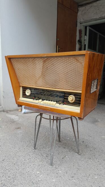 купить xbox one x: Retro 1963 il .Radio,baraban lentli kaset,val biryerdə.Xarkov adlı