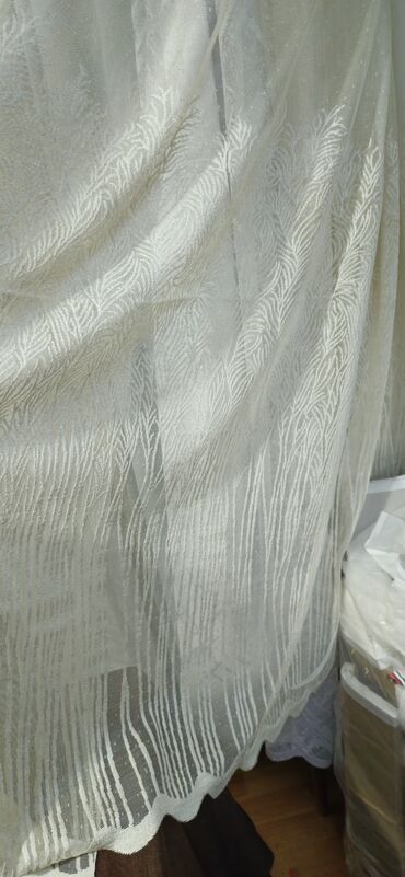 Pərdə və tüllər: Zərif, şəffaf tül pərdə, üzərində incə çiçək naxışları var. Otağınıza — 13