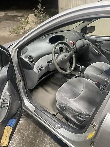 nisan march: Toyota Yaris: 2001 г., 1 л, Механика, Бензин, Хэтчбэк — 4