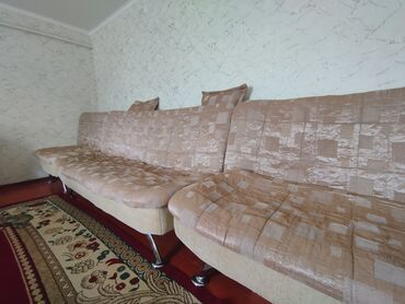 диван в стиле лофт: Прямой, цвет - Бежевый, Б/у
