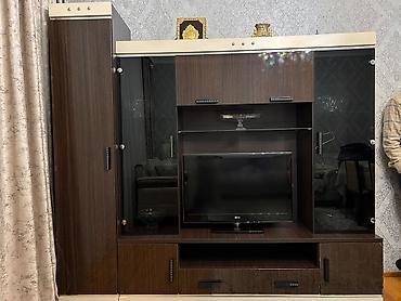 dolab islənmis: TV stendi və vitrinli divar dolabı - Material: laminat/MDFlam ağac — 3