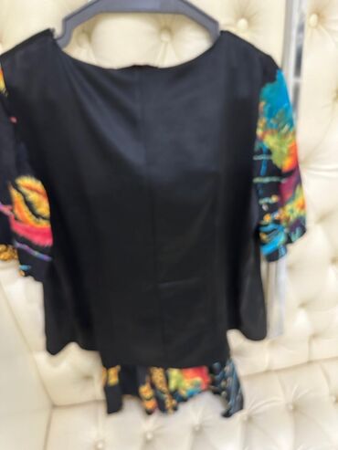 Ziyafət donları: Paltarların hər biri ideal veziyyetdedi 1-2 defe qeyinilib. Qiymət — 11