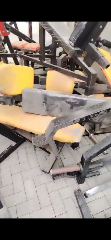 Biznes üçün program təminatı: İdman alətləri dəst şəkildə satılır. 2000 manat. İki ədəd qaçış aləti