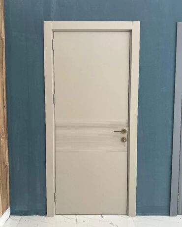 Boşqablar: Bu, müasir interyerlər üçün nəzərdə tutulmuş, zərif dizaynlı qapıdır
