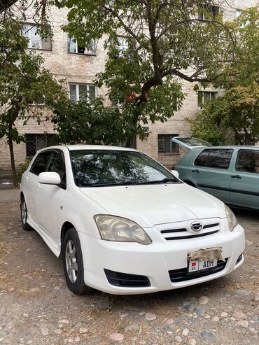 тойота королла хетчбек: Белый пятидверный хэтчбек Toyota Corolla с правым рулем, оснащенный