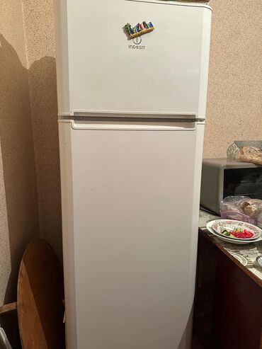 Digər mebel: Amlİndezit defrost soyuducu 250azn. Problemsizdi.Unvan Alatava (4718)
