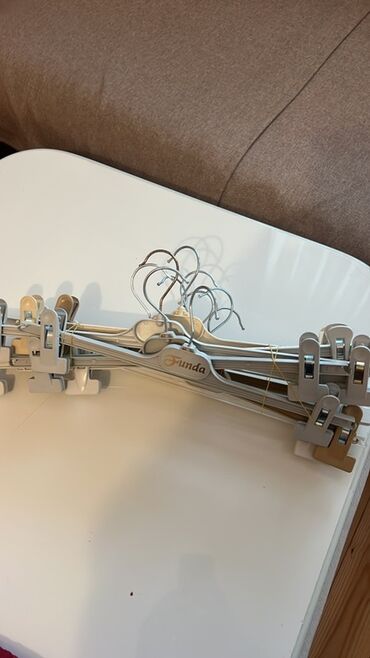 ev qaplari: Məişət üçün asılqan dəsti - Növlər: - Şalvar/ətək üçün klipsli