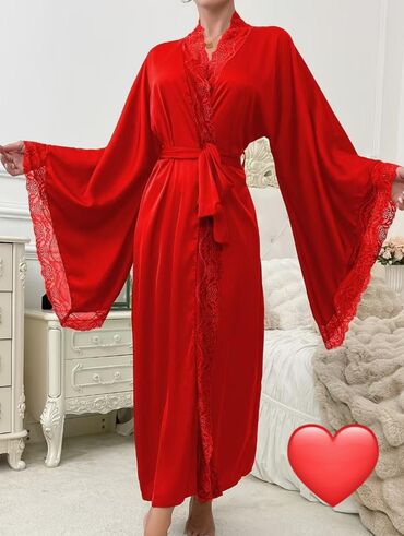 Üst geyimi: Bu kimono xalatı yumşaq parçadan hazırlanıb və rahatlıq təmin edir