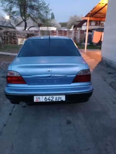 сузуки авто: Daewoo Nexia голубого цвета. Эта модель известна своей надежностью и