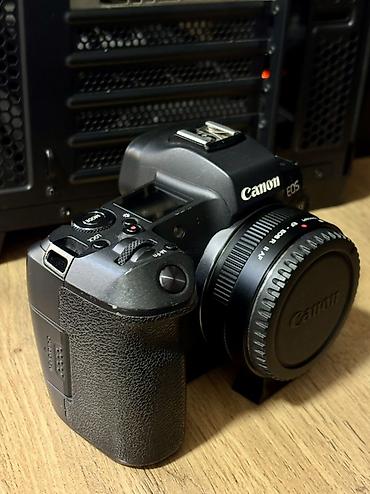 hdm: Беззеркальная камера Canon EOS R (байонет RF) + переходник, батарейка — 2