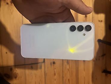 irsad iphone 16 pro max: Məhsul: Ağ rəngli smartfon Xüsusiyyətlər: - Arxa hissədə 3 ədəd ayrı — 1