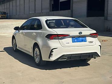 тайота и: Toyota Corolla: 2021 г., 1.8 л, Гибрид, Седан — 7