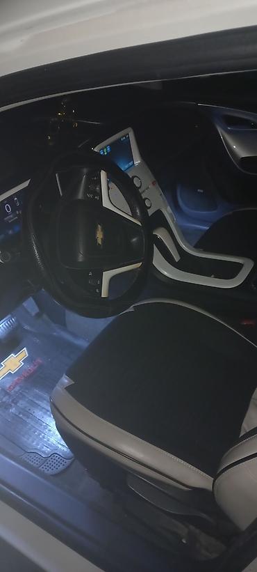 Chevrolet: Chevrolet Volt – plug-in hibrid liftbek - Kuzov: 5 qapılı liftbek, ağ — 10